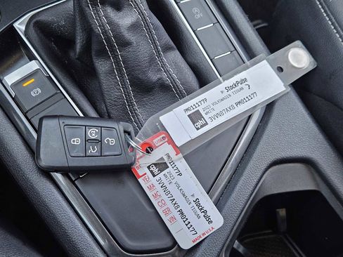 Used 2023 Volkswagen Tiguan SE image 35