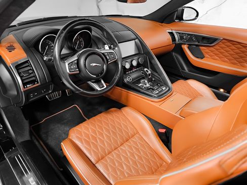 Used 2019 Jaguar F-TYPE SVR image 24