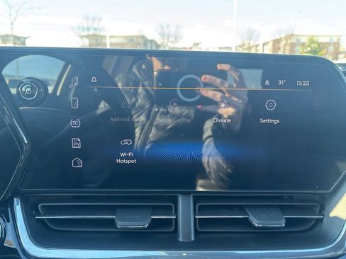 Used 2025 Chevrolet Trax RS w/ Sunroof Package image 25