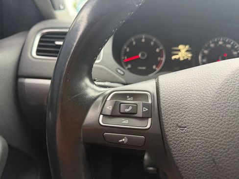 Used 2013 Volkswagen Jetta SEL FWD image 16