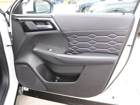Used 2025 Mitsubishi Outlander SEL AWD/4WD image 18