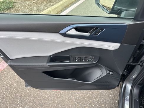 Used 2024 Volkswagen Taos SE image 15