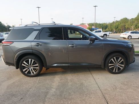 Used 2023 Nissan Pathfinder Platinum FWD image 23