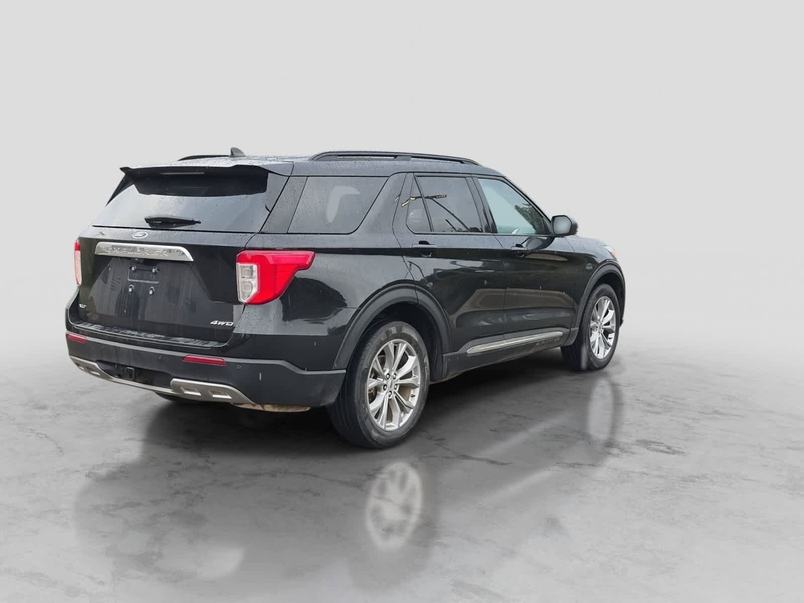 Used 2023 Ford Explorer XLT w/ Equipment Group 202A AWD/4WD image 8