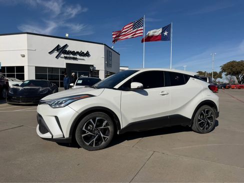 Used 2021 Toyota C-HR XLE image 1