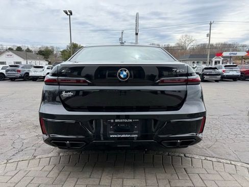 Used 2025 BMW 760i xDrive w/ Executive Package image 9