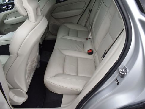 Used 2018 Volvo XC60 T8 Inscription w/ Vision Package image 28