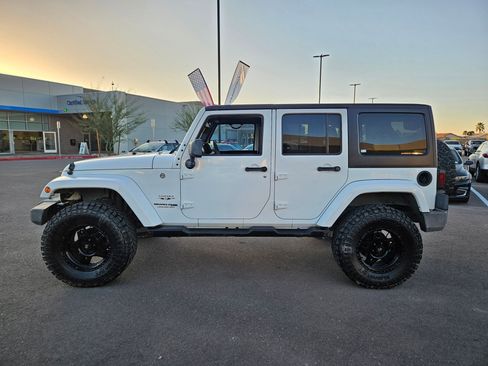 Used 2018 Jeep Wrangler Unlimited Sahara image 2