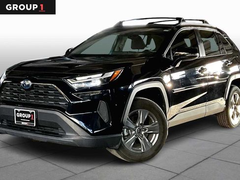 Used 2022 Toyota RAV4 XLE image 1