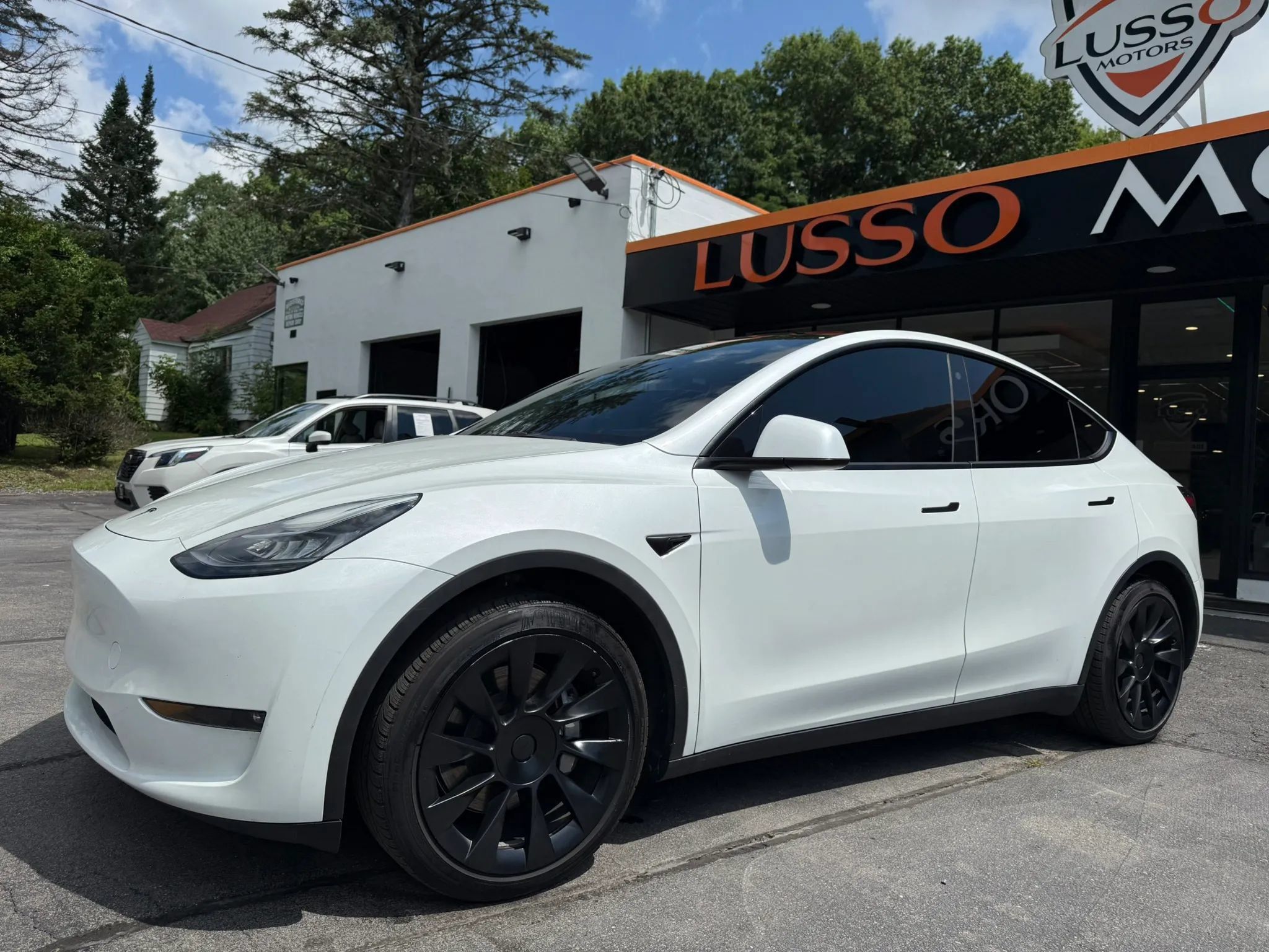 Used 2023 Tesla Model Y AWD image 3