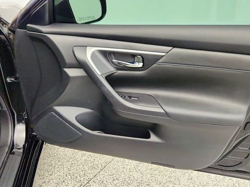Used 2017 Nissan Altima 2.5 SR w/ Midnight Edition Package image 24