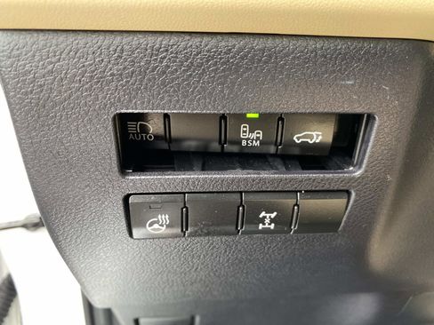 Used 2018 Lexus NX 300 AWD image 21