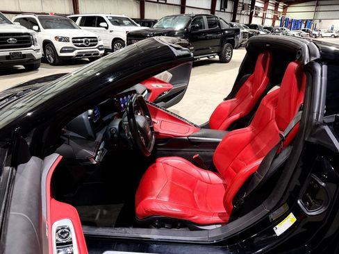 Used 2021 Chevrolet Corvette Stingray Preferred Cpe w/ Z51 Performance Package RWD image 17