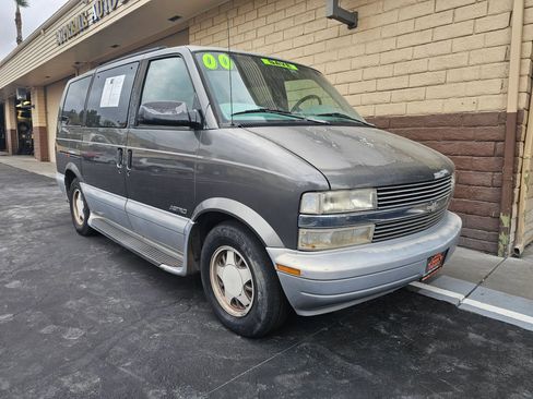 Used 2000 Chevrolet Astro Minivan 3D image 6