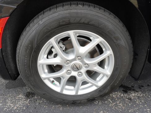 Used 2022 Chrysler Pacifica Touring-L image 34