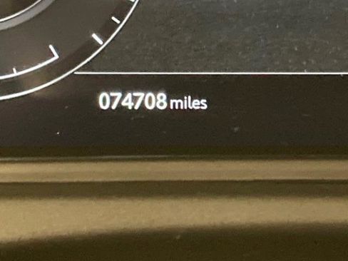 Used 2018 Land Rover Range Rover Velar R-Dynamic SE image 29