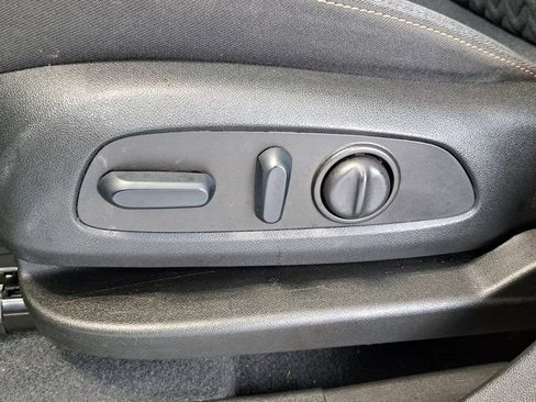 Used 2023 Chevrolet Equinox LT FWD image 26