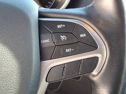 Used 2022 Jeep Grand Cherokee Laredo X AWD/4WD image 23