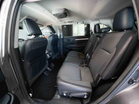 Used 2016 Toyota Highlander Plus AWD/4WD image 24