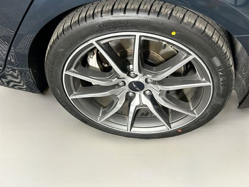 Used 2025 Genesis G70 2.5T image 11