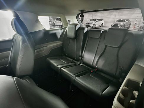 Used 2025 Kia Carnival FWD image 29