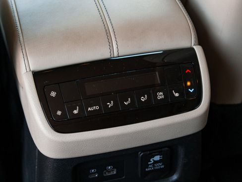 Used 2023 INFINITI QX60 Sensory w/ Vision Package AWD/4WD image 28