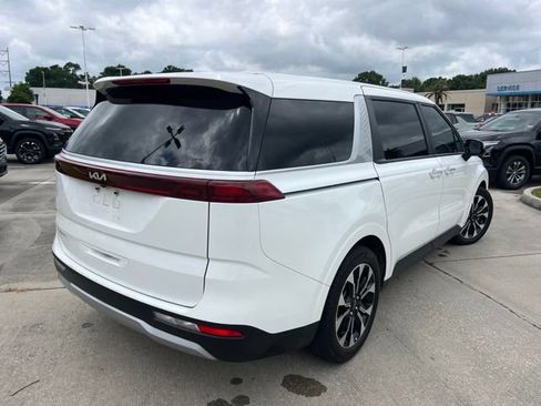 Used 2024 Kia Carnival EX FWD image 6