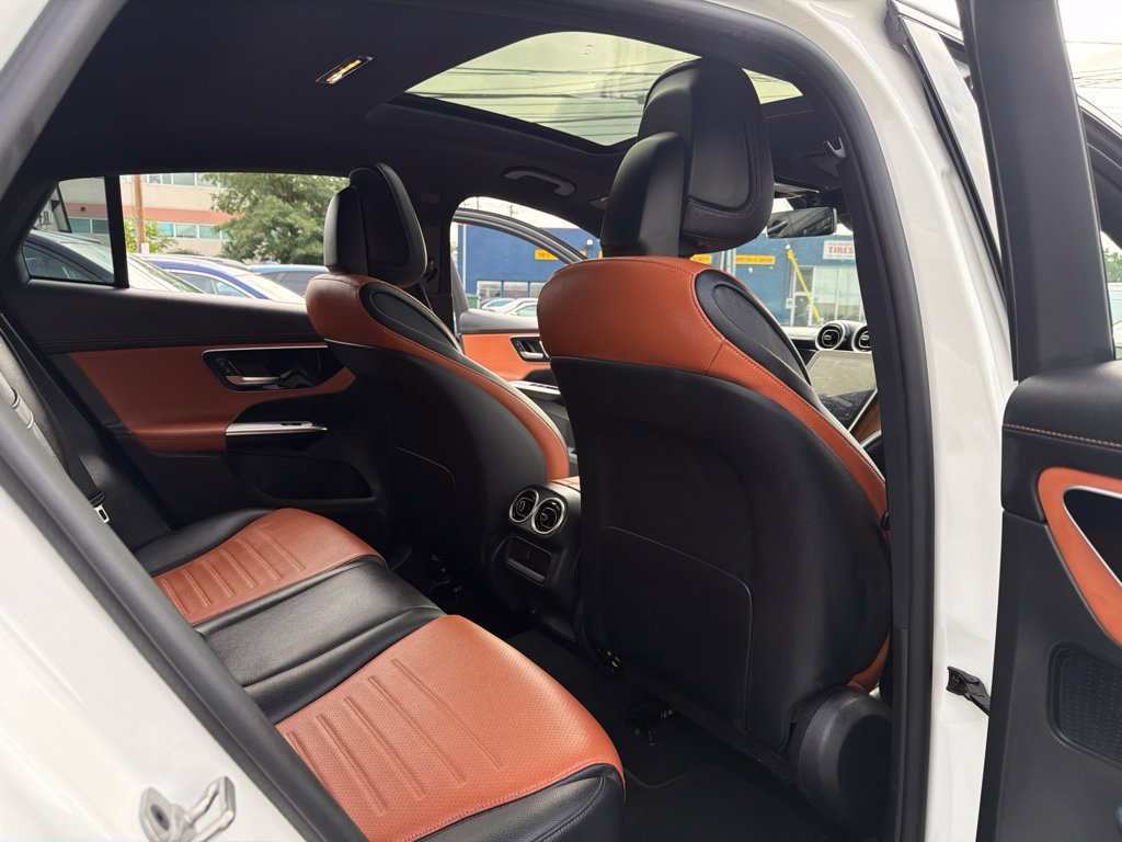 Used 2024 Mercedes-Benz GLC 300 4MATIC image 23