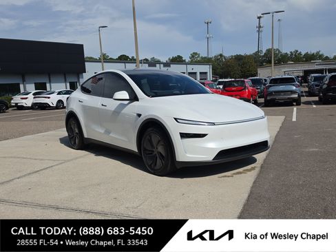 Used 2026 Tesla Model Y 2WD image 1