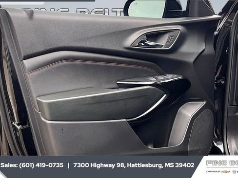 Used 2025 Chevrolet Trax RS w/ Driver Confidence Package image 17