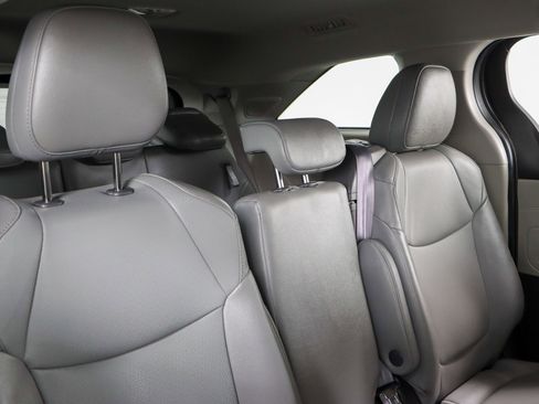 Used 2022 Toyota Sienna XLE image 29