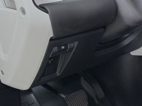 Used 2025 Land Rover Defender 110 S image 10