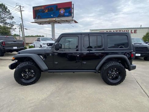 Used 2025 Jeep Wrangler Unlimited Sport AWD/4WD image 5