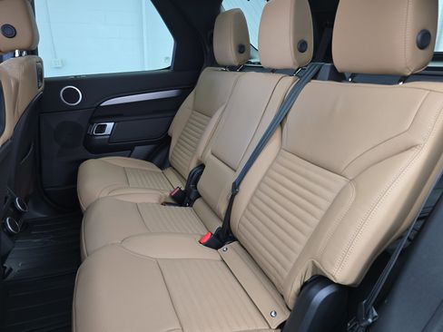 Certified 2025 Land Rover Discovery Dynamic SE AWD/4WD image 15