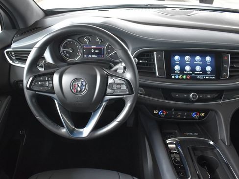 Used 2023 Buick Enclave Essence FWD image 3