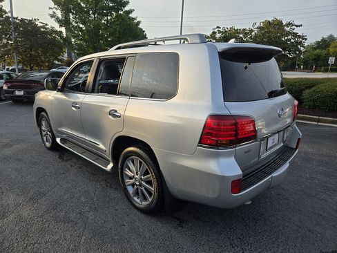 Used 2011 Lexus LX 570 4WD w/ Luxury Pkg image 3