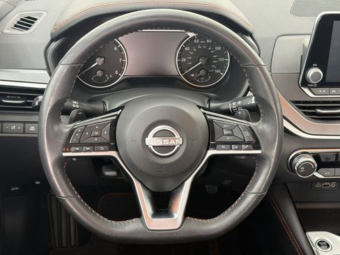 Used 2023 Nissan Altima 2.5 SR FWD image 11