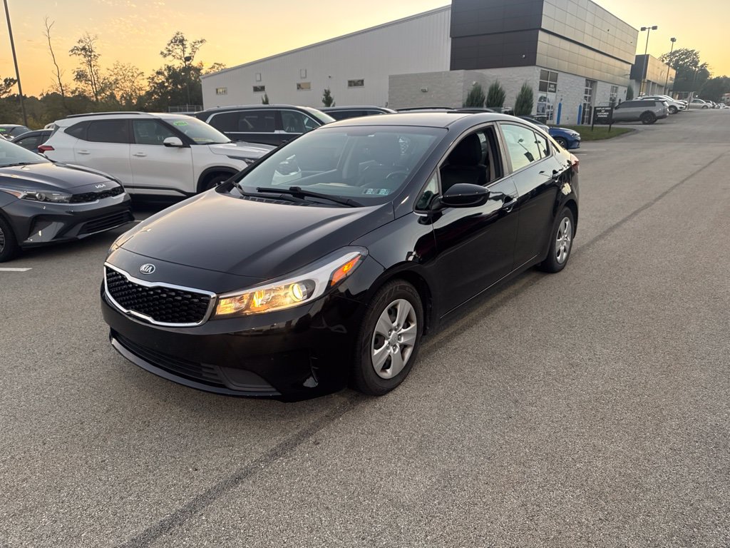 Used 2017 Kia Forte LX FWD image 3