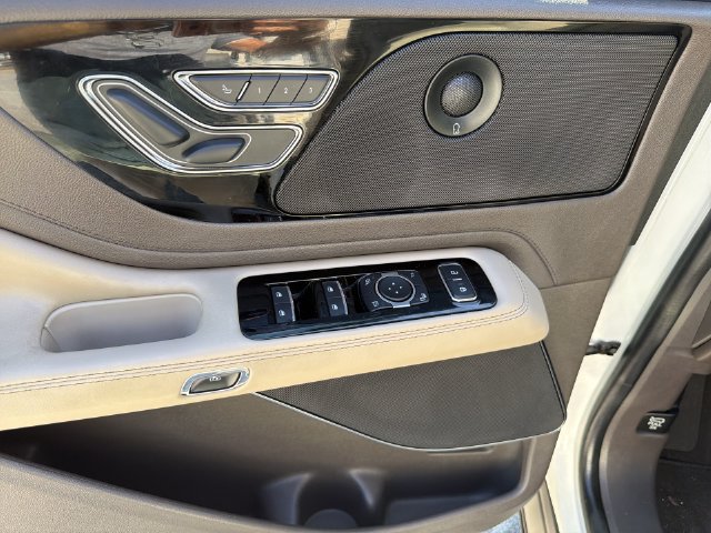 Used 2022 Lincoln Aviator Reserve w/ Elements Package Plus RWD image 13