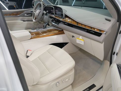 Used 2024 Cadillac Escalade Sport Platinum w/ LPO, ONYX Package image 56