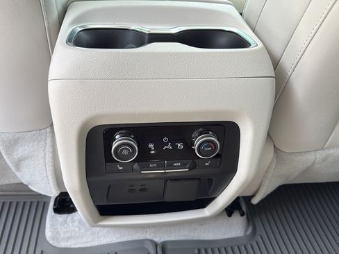 Used 2026 Buick Enclave Avenir w/ Super Cruise Package AWD/4WD image 25