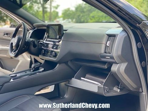 Used 2025 Nissan Pathfinder Rock Creek AWD/4WD image 19
