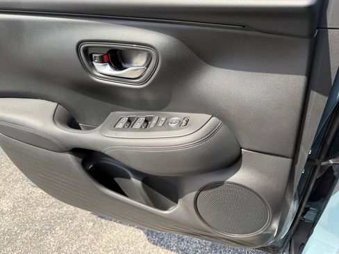 Used 2023 Honda HR-V EX-L image 13