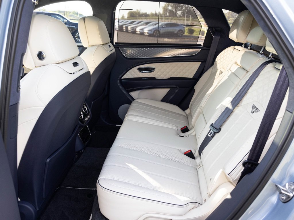 Used 2023 Bentley Bentayga AWD/4WD image 57