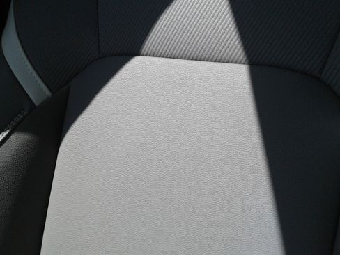 Used 2025 Toyota Camry SE w/ Convenience Package image 16