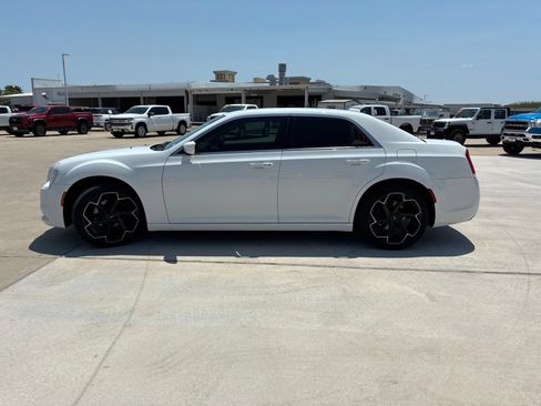 Used 2019 Chrysler 300 Touring L w/ Quick Order Package 22F RWD image 6