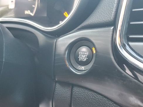 Used 2019 Jeep Grand Cherokee Altitude RWD image 28