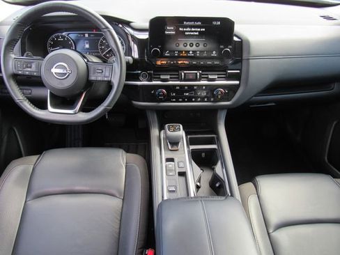 Certified 2024 Nissan Pathfinder SL image 19