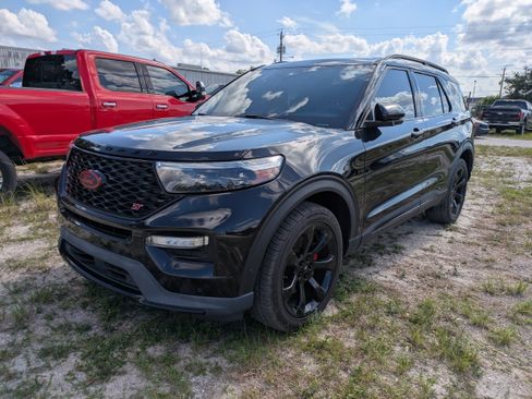 Used 2021 Ford Explorer ST w/ Equipment Group 401A AWD/4WD image 2