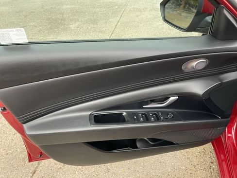 Used 2025 Hyundai Elantra Limited FWD image 10